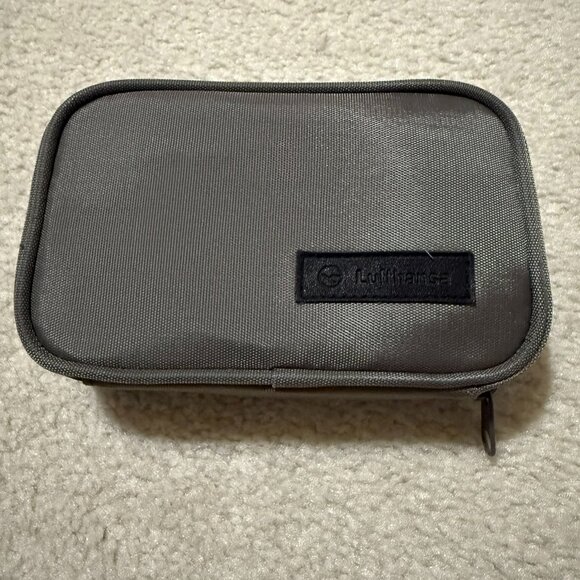 Lufthansa Airlines Amenity Bag - Gray Nylon Clamshell-style - Picture 1 of 2